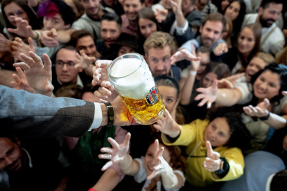 Los asistentes se emocionaban con cada bebida