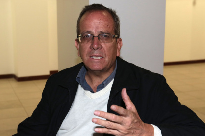 Alberto Acosta se alejó de lo que entonces era Alianza PAIS, por discrepancias con sus dirigentes.