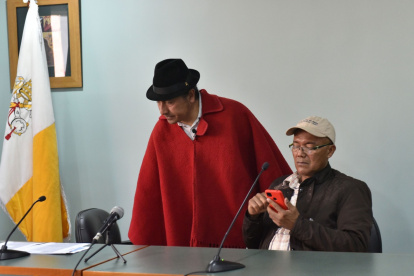Dirigentes. Leonidas Iza, de la Conaie, y Gary Espinoza, de la Fenocin, continúan con su paciente labor de desgastar los diálogos con el Gobierno.