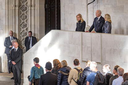 Londres. Joe Biden junto con su esposa también llegaron hasta el sitio donde es velada la reina Isabel II