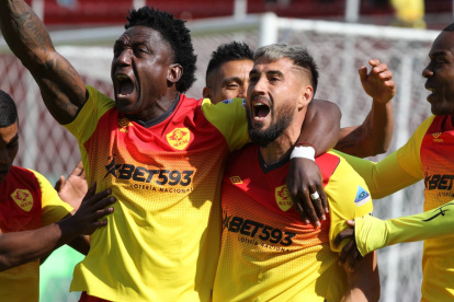 Los delanteros, Roberto Ordóñez y Francisco Fydriszewski, desarmaron la resistencia ambateña en los primeros minutos.