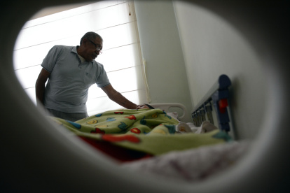 1. Postrada. La esposa de René hace dos años quedó parapléjica y él se hace cargo de ella junto con sus dos hijos.