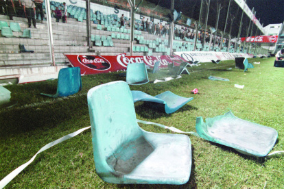 Las sillas del estadio Capwell fueron sacadas de su lugar por incidentes ocasionados por la Sur Oscura en el 2006.