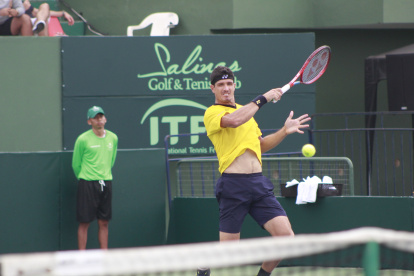 Emilio Gómez, raqueta # 1 de Ecuador, igualó momentáneamente la serie.