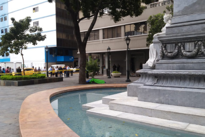 Plaza La Merced, en las calles Víctor Manuel Rendón y Córdova.