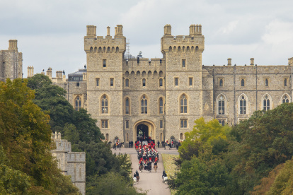 El féretro de la reina Isabel II llega al Castillo de Windsor este lunes 19 de septiembre.