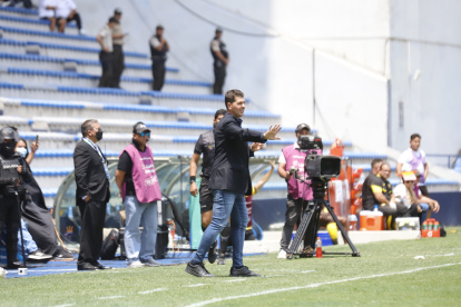 El entrenador español, Ismael Rescalvo, siente que Emelec fue perjudicado con la suspensión del partido.