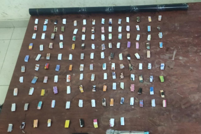 Evidencia. Dosis de droga, celulares y dinero se incautó en varios operativos.