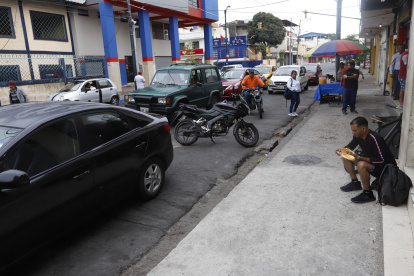 El intento de asesinato a tres personas ocurrió en un sector comercial del barrio Garay.