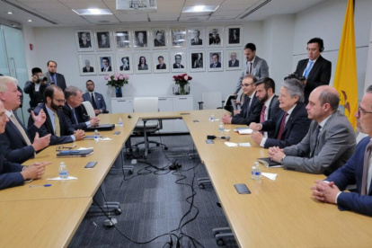 El presidente Lasso y ministros ecuatorianos en reunión con Citibank en Nueva York, este 19 de septiembre de 2022.