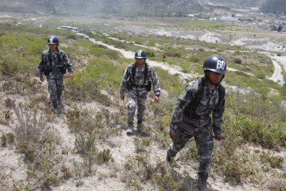 Al interior de la Escuela Superior, en quebradas del río Monjas y hasta Nanegalito se han extendido las tareas de búsqueda. Aún se catalogada como desaparecida.