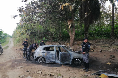 Quevedo. Las dos víctimas que fueron encontradas totalmente incineradas dentro del carro serían hombres.