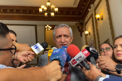 Patricio Carrillo en rueda de prensa desde Guayaquil.