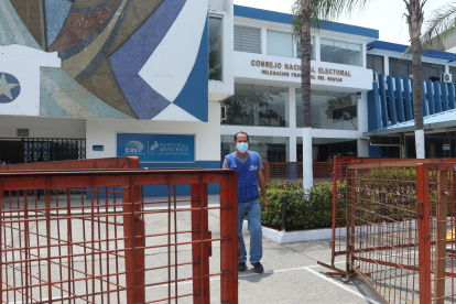 La Delegación Electoral de Guayas permanecía vacía seis horas antes del cierre de inscripciones para las seccionales.