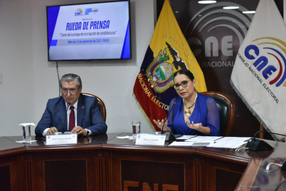 Autoridades del CNE en rueda de prensa este 21 de septiembre en Quito.
