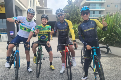 Jhonatan Narváez (c) y Martín López (d) cumplieron con entrenamientos en Australia previo a su participación en el Campeonato Mundial de Ciclismo.