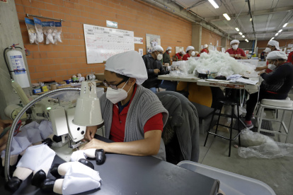 Panorama. Detrás de los famosos  muñecos que los fanáticos mexicanos han entregado en conciertos a artistas hay una historia de inclusión.