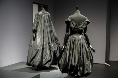 Vista de unas creaciones de Cristóbal Balenciaga este jueves en La Haya.