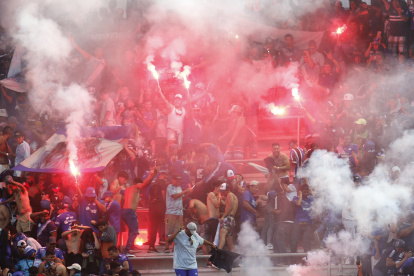 Los azules deben pagar una multa de 12 mil dólares por encender bengalas.