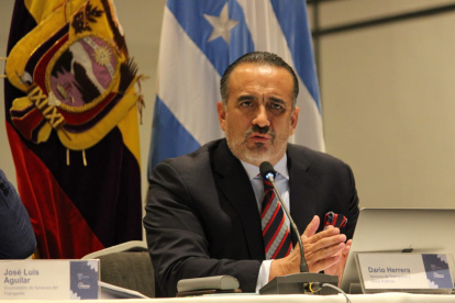 Escenario. El ministro de Transporte y Obras Públicas, Darío Herrera, en rueda de prensa socializando la hoja de ruta del proyecto vial.