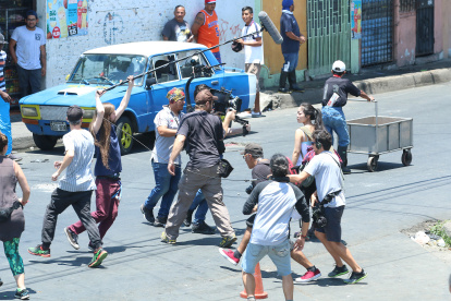 FILMACION DE PELICULA MONTEVIDEO EN EL SECTOR EL ASTILLERO Y TAMBIEN EN EL BARRIO CUBA SERCA DEL CAMAL MUNICIPAL PERIODISTA RONAL SORIA ag-granasa