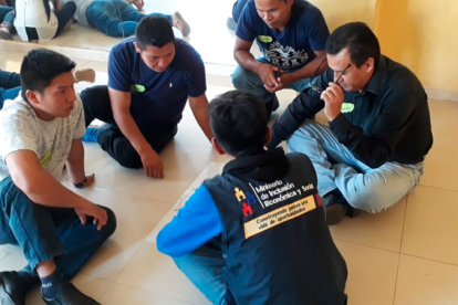 Referencia. Un equipo del MIES durante una jornada de trabajo en la parroquia Cañar.