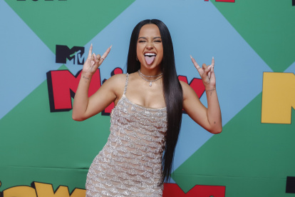 La cantante Becky G posa en la alfombra rosa de los premios MTV Miaw 2022, celebrados en la Ciudad de México.