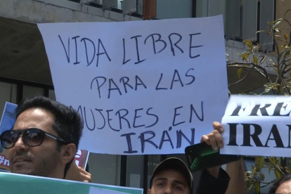 La comunidad iraní residente en Ecuador se concentró este viernes en Quito para protestar contra los cortes de Internet y la represión del Gobierno de su país.