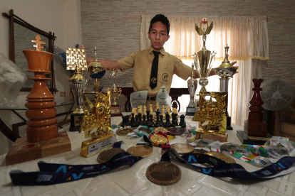 Andrés Chilán, estudiante del colegio Vicente Rocafuerte, se destaca en el ajedrez desde los 8 años.