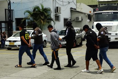 Tres hombres de entre 18 y 32 años fueron detenidos por su presunta implicación en las denominadas ‘vacunas’.