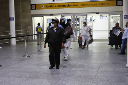 Guayaquil. Pasajeros en el aeropuerto José Joaquín de Olmedo.