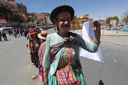 La Paz. Alison Spedding participa de una reciente marcha. Se ganó el respeto entre los productores locales.