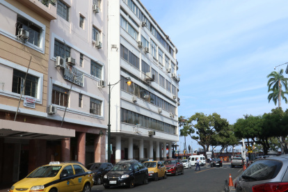 Ciudadanos consultados aseguran que en los edificios que se encuentran deshabitados o funcionan como bodegas, se deben promover planes habitacionales o negocios.