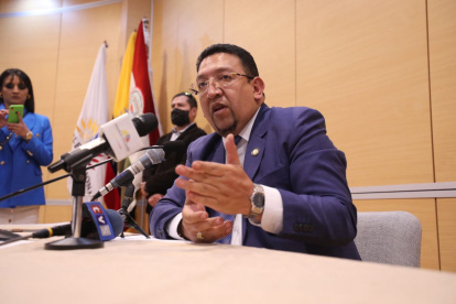 El presidente de la Asamblea, Virgilio Saquicela, introdujo el caso Bernal en la agenda legislativa.