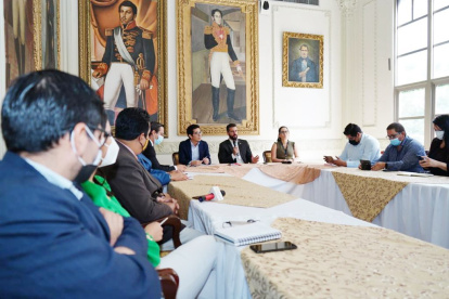 Reunión.- Autoridades de Ecuador cuando viajaron a Estados Unidos para dialogar con representantes del Fondo Monetario Internacional.