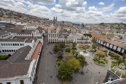 Fotografía de la Plaza de la Independencia y el Palacio de Gobierno, el 15 de septiembre de 2022, en Quito (Ecuador).