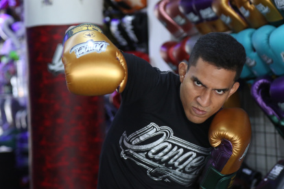 Emiliano Linares entrenándose previo a su pelea ante Jack Jenkins por el Dana White"s Contender Series.