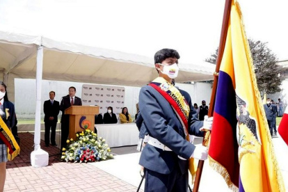 Pocos. Solo los estudiantes de últimos años fueron parte de estos eventos cívicos.