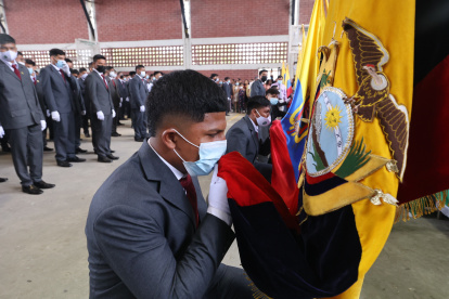 Los estudiantes de tercero de bachillerato del Colegio Técnico Simón Bolívar participaron en el juramento a la bandera.