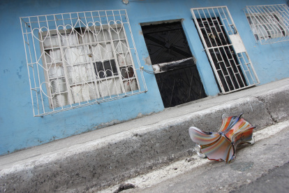 Guayaquil. Las cortinas de la vivienda presentaban manchas de sangre.