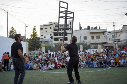 Belén, Cisjordania. Payasos y malabaristas amenizan esta semana la vida de los más pequeños en los Territorios Palestinos Ocupados, donde ha regresado esta semana, después de un parón por la pandemia.