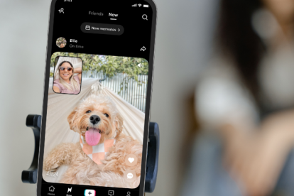 TikTok Now habilita las dos cámaras del teléfono.