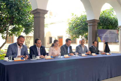 Ministros que han participado del dialogo con la dirigencia indígena en rueda de prensa desde Carondelet.