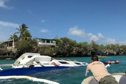 Una embarcación se hundió en la bahía de Puerto Ayora, en marzo de 2018.