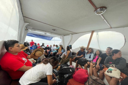 Tragedia. Los pasajeros del yate Angy quedaron captados en fotos y videos en momentos previos al naufragio.