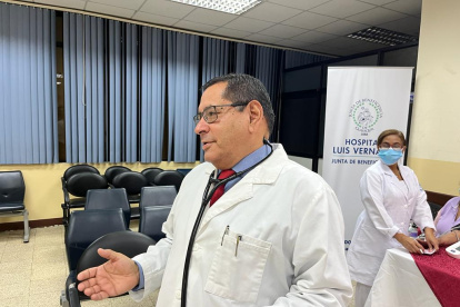 Peñaherrera es jefe del Servicio de Cardiología en el Hospital Luis Vernaza, en Guayaquil. Es graduado de médico cirujano en la Universidad Católica Santiago de Guayaquil. Es cardiólogo, especialista en hipertensión arterial y máster en investigación clínica y epidemiológica.