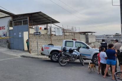 Cuatro sujetos en dos motos, balearon a una ciudadana dentro de un vehículo.