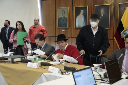 El Comité de Ética aprobó la moción de inicio del proceso con cuatro votos.