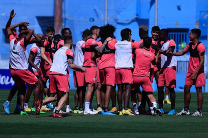 Los rayados cerraron los entrenamientos de ayer entre bromas y juegos.