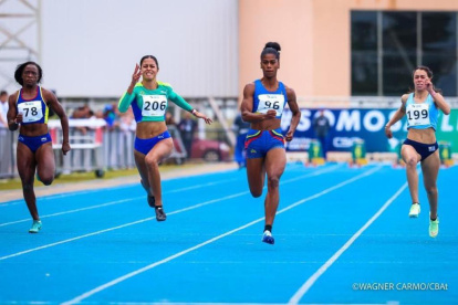 Anahí Suárez (96) hizo 11,37 segundos y fue oro en los 100 metros, superando a Brasil.